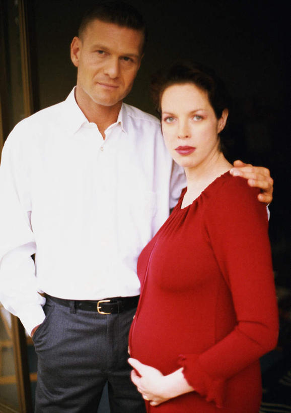 西方人,孕妇,腹部,两个人,夫妻,站,笑,摸,微笑,竖图,室内,白天,正面,爱情,欧洲,欧洲人,抚摸,浪漫,站着,恩爱,恋人,双手抄兜,双手放兜,男人,男性,年轻男性,年轻女性,女人,女性,白种人,腹,肚子,情侣,产妇,插兜,触摸,接触,两手抄兜,两手放兜,手插兜,手放口袋,站立,半身,彩图,伴侣,手抄兜