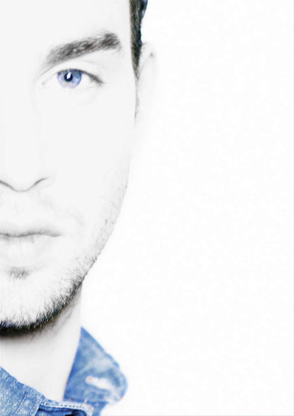 西方人,脸,头,眼睛,脸颊,眉毛,睫毛,一个人,竖图,室内,特写,白天,白色背景,正面,欧洲,欧洲人,瞳孔,仅一个男性,仅一个人,朦胧,模糊,仅一个年轻男性,眼部,摄影,影棚,男人,男性,年轻男性,白种人,头部,睫,脸部,脸蛋,眉,面部,眼,眼睫毛,眼眉,半身,彩图,影棚拍摄,拍摄,眼眉毛