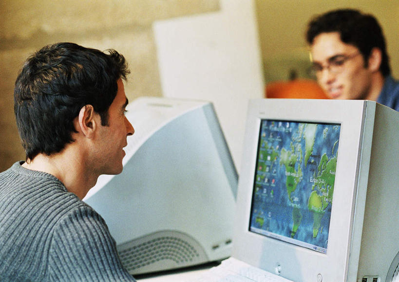 西方人,两个人,同事,商务人士,商务男性,办公室,坐,说,横图,室内,白天,侧面,衬衫,讨论,成功,合作,团队,集体,信心,欧洲,欧洲人,套装,领带,队伍,相视,面对面,对视,领导,成就,相对,商务装,合伙,领袖,工薪阶层,相看,交流,男人,男性,年轻男性,白种人,年轻人,白领,上班族,沟通,讲话,交谈,商讨,说话,谈话,坐着,半身,彩图,衬衣