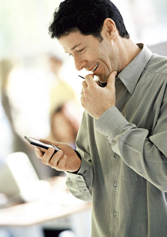 西方人,一个人,商务人士,商务男性,办公室,站,打电话,竖图,室内,白天,侧面,衬衫,电话,手机,欧洲,欧洲人,仅一个男性,仅一个人,套装,朦胧,模糊,领带,拿,拿着,通讯设备,仅一个年轻男性,站着,商务装,工薪阶层,交流,年轻男性,白种人,年轻人,白领,上班族,沟通,通话,站立,半身,彩图,衬衣