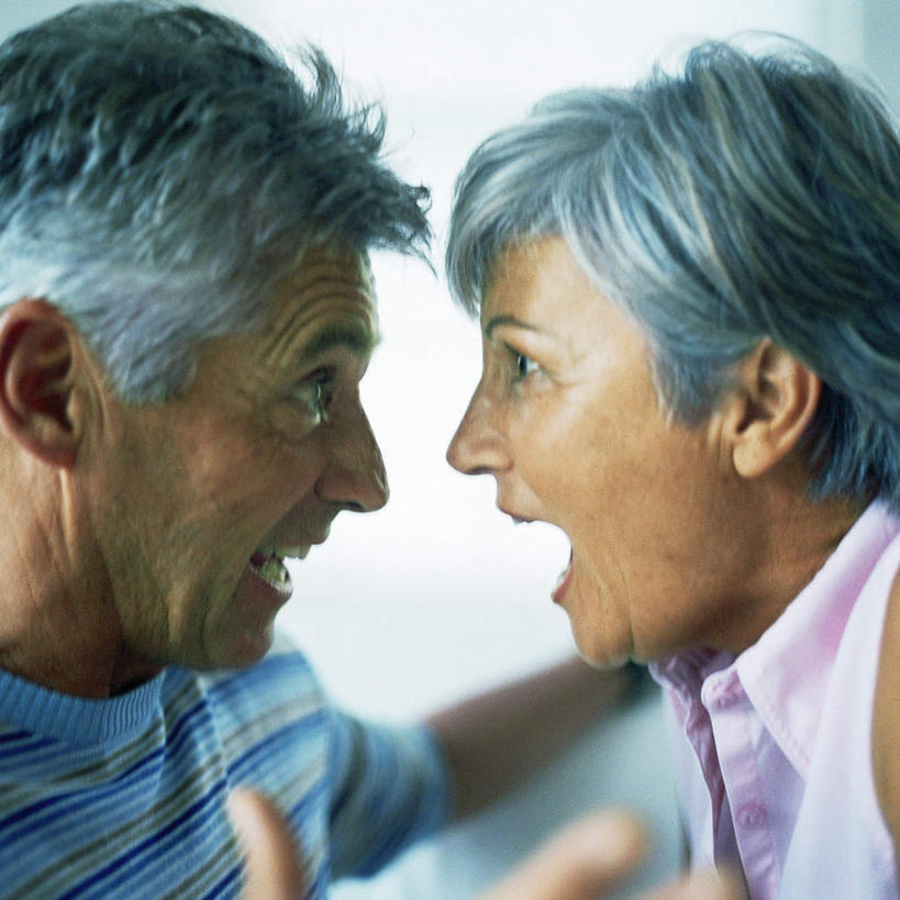 西方人,脸,头,脸颊,两个人,夫妻,站,举,伸展双臂,笑,微笑,露齿笑,方图,室内,特写,白天,侧面,爱情,欧洲,欧洲人,惊讶,朦胧,模糊,浪漫,相视,托,站着,张嘴,面对面,恩爱,恋人,对视,惊奇,相对,张大嘴巴,相看,老年男性,老年女性,男人,男性,女人,女性,白种人,头部,脸部,脸蛋,面部,情侣,张开嘴,敞开双臂,举起,举手,举着,伸开双臂,向上举,向上伸,向上托,展开双肩,站立,张开手臂,张开双臂,半身,彩图,伴侣