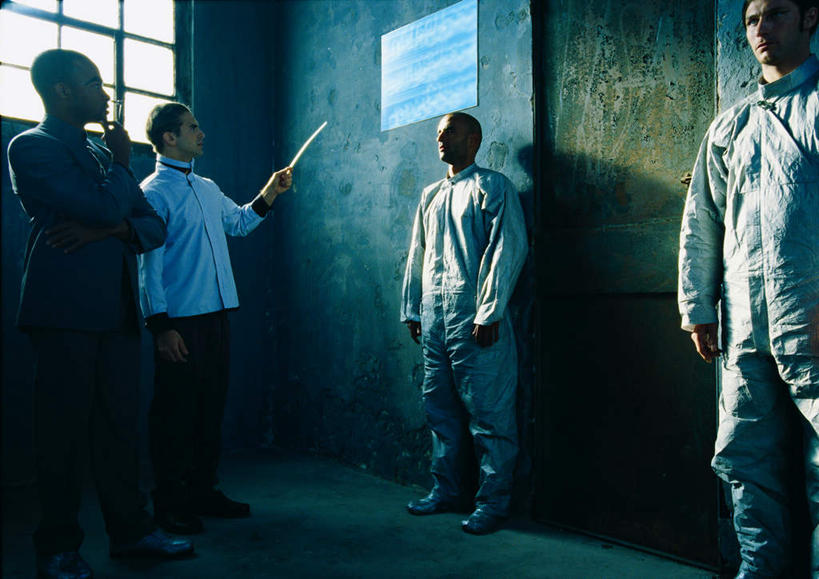 西方人,四个人,伙伴,同事,朋友,科学家,站,举,摸,横图,室内,白天,正面,工作服,制服,友谊,成功,合作,团队,集体,信心,显示器,实验,窗户,欧洲,欧洲人,一排,许多,撑,抚摸,指,阴影,研究,整齐,光线,科学,方格,屏幕,影子,实验室,研究室,托腮,注视,方向,显示屏,队伍,玻璃窗,排列,一个,阳光,遥控器,观察,看,靠,靠着,手势,托,倚靠,站着,单个,观看,科研,察看,领导,倚着,指向,成就,队列,关注,托下巴,化验,检验,合伙,领袖,研究所,输出设备,科学研究者,化验室,检验室,工作制服,友情,男人,男性,年轻男性,白种人,科学工作者,触摸,接触,举起,举手,举着,向上举,向上伸,向上托,站立,半身,彩图,工作套服