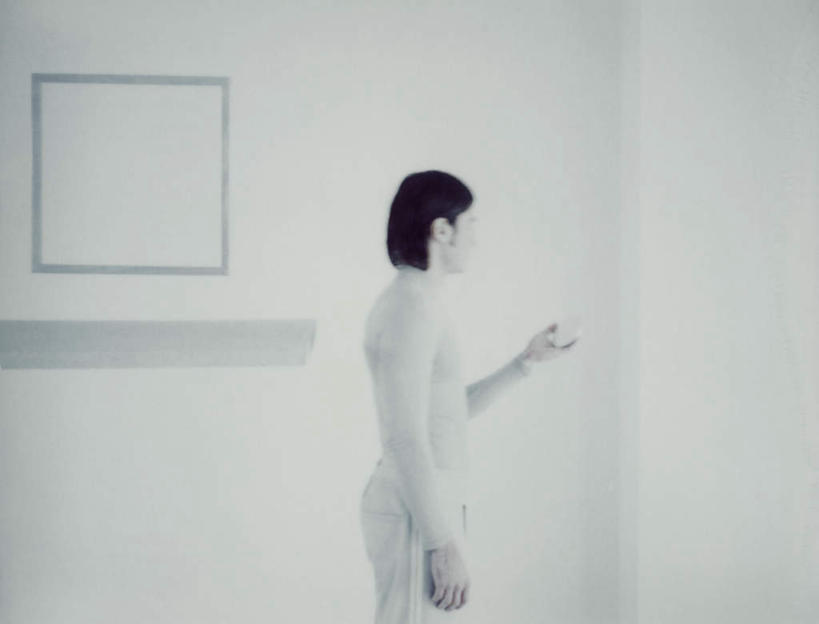 西方人,头发,一个人,站,举,摸,横图,室内,白天,白色背景,侧面,工作服,制服,电脑,显示器,鼠标,键盘,欧洲,欧洲人,仅一个男性,仅一个人,撑,抚摸,网络,方格,墙,注视,输入设备,通讯设备,墙壁,墙面,仅一个年轻男性,一个,白色,黑色,观察,看,托,站着,台式电脑,单个,观看,察看,撑着,关注,通信设备,输出设备,工作制服,男人,男性,年轻男性,白种人,触摸,接触,举起,举手,举着,向上举,向上伸,向上托,站立,半身,彩图,工作套服