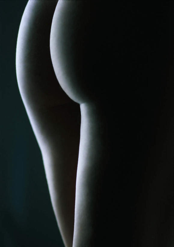 西方人,臀部,腿部,腿,一个人,站,竖图,室内,特写,白天,侧面,性感,欧洲,欧洲人,仅一个年轻女性,仅一个女性,仅一个人,阴影,蓝色背景,光线,影子,灯光,裸露,黄色,站着,美女,诱惑,摄影,影棚,赤裸,皮肤,裸,尤物,年轻女性,女人,女性,白种人,站立,半身,彩图,影棚拍摄,拍摄,美人