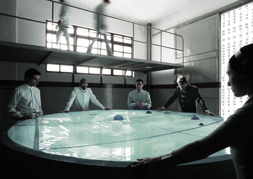 西方人,伙伴,同事,朋友,商务人士,商务女性,办公室,栏杆,站,走,摸,说,横图,室内,白天,正面,讨论,友谊,成功,合作,团队,集体,信心,显示器,桌子,欧洲,欧洲人,一排,一张,撑,抚摸,指,套装,开会,朦胧,模糊,整齐,会议,标志,瓷砖,地砖,屏幕,文字,字符,字母,办公桌,墙,围栏,地面,许多人,听,托腮,注视,方向,标识,显示屏,队伍,护栏,墙壁,墙面,排列,低头,观察,看,靠,靠着,手势,托,倚靠,站着,一群人,观看,察看,领导,撑着,倚着,指向,成就,队列,关注,托下巴,商务装,合伙,领袖,工薪阶层,输出设备,交流,友情,男人,男性,年轻男性,年轻女性,女人,女性,白种人,白领,上班族,步行,触摸,沟通,讲话,交谈,接触,散步,商讨,说话,谈话,站立,走路,半身,彩图