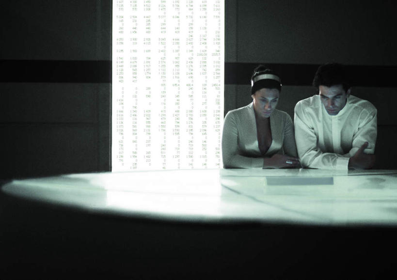 西方人,头发,两个人,伙伴,朋友,商务人士,商务女性,办公室,站,摸,双手交叉,横图,室内,白天,正面,友谊,显示器,桌子,欧洲,欧洲人,一张,撑,抚摸,敲打,套装,屏幕,办公桌,墙,注视,输入,显示屏,墙壁,墙面,黄色,打字,低头,观察,看,站着,观看,点击,敲击,察看,撑着,双手抱胸,关注,商务装,工薪阶层,输出设备,友情,按键,男人,男性,年轻男性,年轻女性,女人,女性,白种人,白领,上班族,触摸,接触,站立,半身,彩图