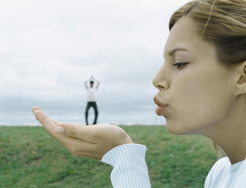 西方人,头发,两个人,家庭,夫妻,站,举,伸展双臂,捧,横图,室外,特写,白天,侧面,爱情,旅游,度假,草地,草坪,海浪,海洋,植物,欧洲,欧洲人,阴影,服装,光线,影子,浪花,云,云朵,浪漫,云彩,注视,休闲装,娱乐,草,衣服,黄色,蓝色,绿色,白色,白云,蓝天,天空,阳光,海水,天,吹,观察,看,托,站着,享受,休闲,温暖,温馨,一家人,休闲服,恩爱,放松,恋人,服饰,观看,和睦,察看,关注,海景,男人,男性,年轻男性,年轻女性,女人,女性,白种人,情侣,大海,风浪,海,海水的波动,近岸浪,涌浪,敞开双臂,端,端着,举起,举手,举着,捧着,伸开双臂,手捧,向上举,向上伸,向上托,展开双肩,站立,张开手臂,张开双臂,半身,彩图,伴侣,融洽