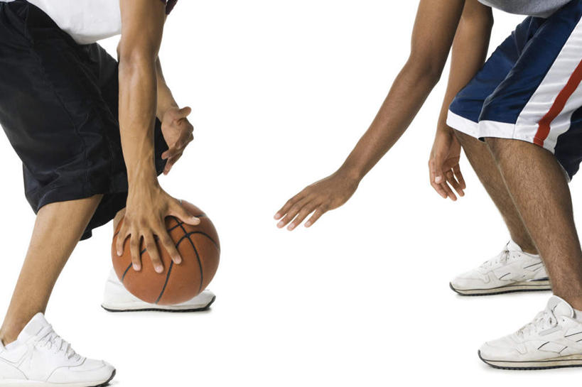 西方人,两个人,伙伴,朋友,站,横图,室内,白天,白色背景,侧面,运动服,运动鞋,锻炼,友谊,运动,篮球,鞋子,欧洲,非洲,黑人,欧洲人,弯腰,握,服装,篮球装备,拿,拿着,运动器械,相视,一个,衣服,站着,面对面,健身器械,握着,摄影,服饰,影棚,单个,对视,休闲鞋,互视,衣着,穿着,相对,健身器材,篮球运动,相看,弯身,衣饰,体育,友情,男人,男性,年轻男性,非洲人,站立,半身,彩图,影棚拍摄,健身,拍摄,运动器材,运动装