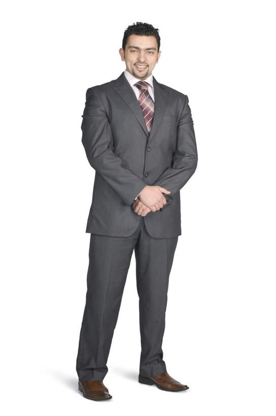 一个人,商务人士,商务男性,站,笑,微笑,露齿笑,竖图,室内,白天,白色背景,正面,衬衫,亚洲,仅一个男性,仅一个人,握,阴影,套装,反射,影子,注视,仅一个年轻男性,观察,看,站着,握着,摄影,影棚,观看,装,察看,关注,工薪阶层,男人,男性,年轻男性,阿拉伯人,白种人,亚洲人,白领,上班族,站立,彩图,全身,影棚拍摄,衬衣,拍摄