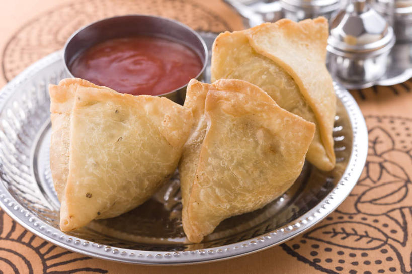 面食,无人,横图,俯视,室内,特写,白天,烹饪,中餐,餐桌,桌子,餐具,碟子,盘,调料,酱料,酱汁,佐料,料理,食品,饺子,面点,调味品,调味料,酱,小吃,菜肴,美食,食物,三个,盘子,碟,日式料理,日式,中式,佳肴,餐台,水饺,彩图,高角度拍摄