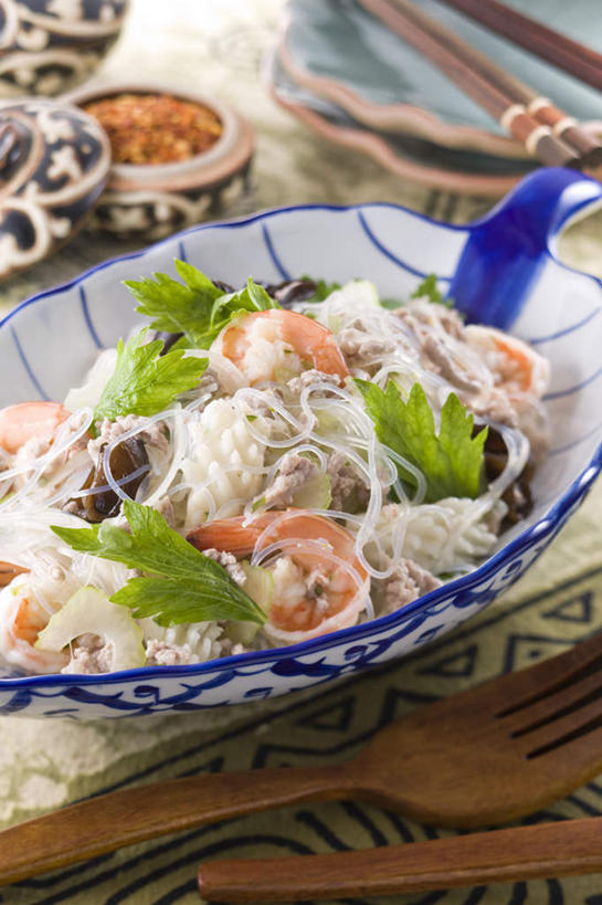 海鲜,无人,竖图,俯视,室内,特写,白天,烹饪,鱿鱼,蔬菜,餐具,碟子,盘,勺子,明虾,蔬菜沙拉,日本料理,沙拉,料理,食品,色拉,粉丝,水产,沙律,菜肴,美食,食物,盘子,调羹,碟,汤匙,日式料理,日式,摄影,佳肴,有机食品,绿色食品,影棚,色拉酱,海产品,千岛酱,柔鱼,枪乌贼,彩图,高角度拍摄,影棚拍摄,拍摄