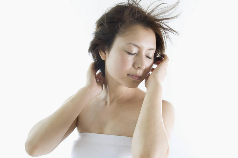 东方人,一个人,闭眼,摸,横图,室内,白天,白色背景,正面,亚洲,仅一个年轻女性,仅一个女性,仅一个人,抚摸,服装,扭头,黄种人,衣服,白色,抹胸,转头,摄影,服饰,影棚,衣着,穿着,衣饰,年轻女性,女人,女性,亚洲人,闭眼睛,闭着眼,闭着眼睛,触摸,接触,半身,彩图,影棚拍摄,拍摄