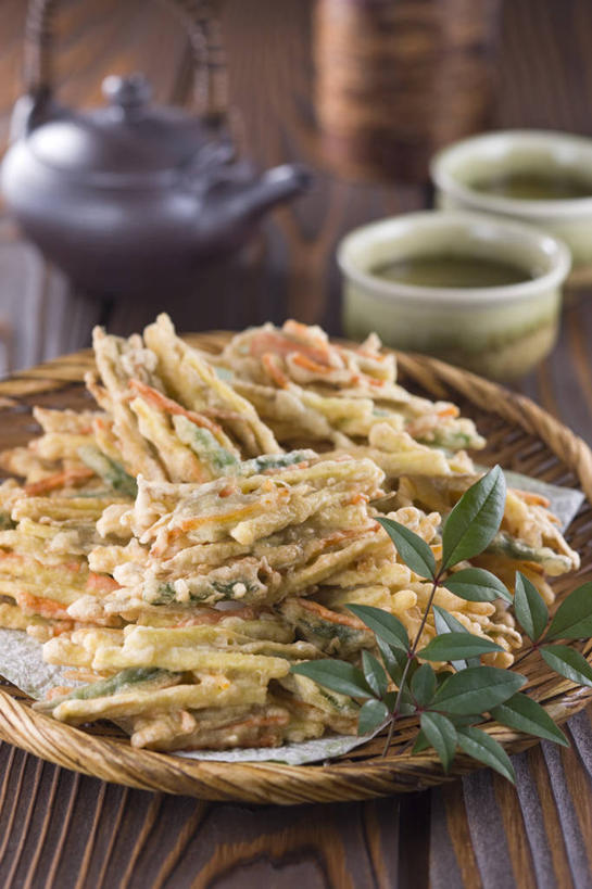 无人,竖图,俯视,室内,特写,白天,烹饪,幸福,餐桌,茶,桌子,叶子,一堆,许多,阴影,堆叠,堆积,装饰,反射,木制,壶,影子,天妇罗,日本料理,茶叶,料理,食品,绿叶,娱乐,菜肴,美食,水壶,食物,茶壶,木制品,容器,日式料理,享受,休闲,日式,温馨,嫩叶,放松,乐趣,佳肴,餐台,堆,华丽,修饰,点缀,提神,舒适,醒脑,衬托,美观,雅致,雅观,天麸罗,蔬菜天妇罗,叶,叶片,茶杯,彩图,高角度拍摄