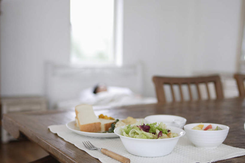 面包,东方人,一个人,躺,闭眼,睡,横图,室内,白天,正面,餐桌,床,卧室,桌子,餐具,水果,亚洲,仅一个年轻女性,仅一个女性,仅一个人,服装,朦胧,模糊,碟子,盘,双人床,蔬菜沙拉,沙拉,床单,休闲装,黄种人,色拉,被子,衣服,盘子,碟,休闲,休闲服,服饰,有机食品,绿色食品,餐台,色拉酱,被单,千岛酱,年轻女性,女人,女性,亚洲人,闭眼睛,闭着眼,闭着眼睛,困,困觉,寝息,睡觉,躺着,彩图,全身,睡房,卧房