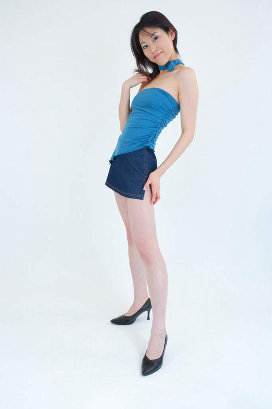 东方人,一个人,站,笑,微笑,竖图,室内,白天,白色背景,正面,裙子,亚洲,仅一个年轻女性,仅一个女性,仅一个人,服装,注视,休闲装,黄种人,衣服,观察,看,站着,休闲,休闲服,短裙,摄影,服饰,影棚,观看,半身裙,察看,关注,超短裙,年轻女性,女人,女性,亚洲人,彩图,全身,影棚拍摄,拍摄