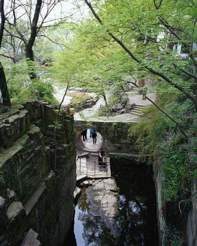 无人,竖图,俯视,室外,白天,旅游,度假,河流,水,植物,标志建筑,地标,建筑,中国,亚洲,河水,水流,围墙,娱乐,建设,江苏,苏州,树,树木,蓝色,绿色,蓝天,天空,自然,天,享受,休闲,旅游胜地,放松,生长,晴朗,成长,东亚,江苏省,苏州市,虎丘,万里无云,中华人民共和国,华东地区,苏,虎丘山,晴空,晴空万里,玩耍,彩图,高角度拍摄