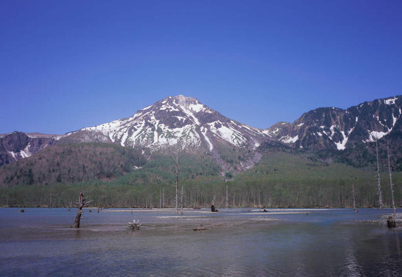 横图,室外,白天,正面,旅游,度假,河流,石头,美景,森林,山,树林,水,雪,雪山,植物,大雪,长野县,日本,亚洲,石子,冰,河水,积雪,景观,山峰,水流,雪景,云,云朵,冬季,冬天,山峦,云彩,娱乐,树,树木,蓝色,绿色,白云,蓝天,天空,自然,天,夏天,享受,休闲,景色,放松,寒冷,生长,晴朗,成长,冰冷,自然风光,东亚,本州,本州岛,日本国,中部地方,长野,严寒,冰凉,酷寒,凛冽,凛凛,极冷,石块,岩石,晴空,半身,彩图