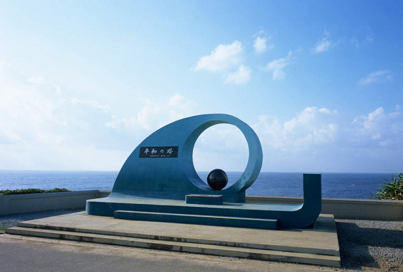 无人,公园,横图,室外,白天,正面,旅游,度假,海浪,海洋,美景,楼梯,标志建筑,地标,建筑,指示牌,雕塑,广岛县,日本,亚洲,阴影,艺术,装饰,光线,标志,雕刻,雕像,文字,影子,阶梯,景观,浪花,云,云朵,纪念碑,建筑群,云彩,娱乐,标识,建设,台阶,蓝色,白云,蓝天,天空,阳光,自然,海水,工艺品,天,享受,休闲,景色,放松,晴朗,纪念,美术,自然风光,主题,陈列,海景,东亚,本州,本州岛,日本国,广岛和平纪念公园,広岛,中国地方,功能,美学,广岛和平纪念碑,广岛和平纪念馆,原爆纪念馆,原爆圆顶塔,原子弹爆炸圆顶屋,大海,风浪,海,海水的波动,近岸浪,涌浪,晴空,彩图