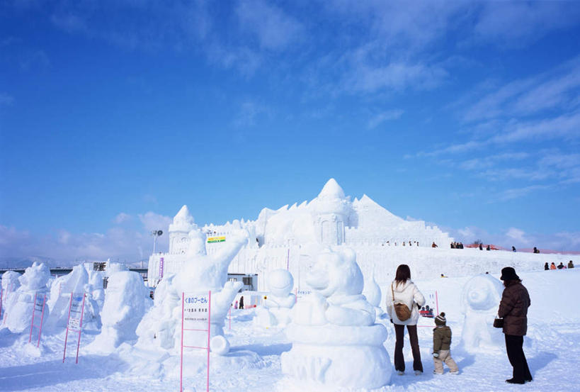 东方人,儿童,背部,两个人,家庭,母亲,女儿,站,握手,横图,室外,白天,纯洁,雪,大雪,雕塑,北海道,日本,亚洲,艺术,装饰,雕刻,雕像,积雪,雪景,冬季,冬天,注视,黄种人,小孩,工艺品,观察,看,站着,温暖,温馨,母女,一家人,寒冷,可爱,母爱,童年,童趣,观看,纪念,美术,和睦,察看,关注,冰雕,主题,陈列,童真,东亚,烂漫,无邪,日本国,北海道地方,北海道岛,功能,美学,严寒,天真,年轻女性,女孩,女人,女性,亚洲人,孩子,年轻人,搀手,拉手,手拉手,手握手,站立,彩图,全身,融洽,女生