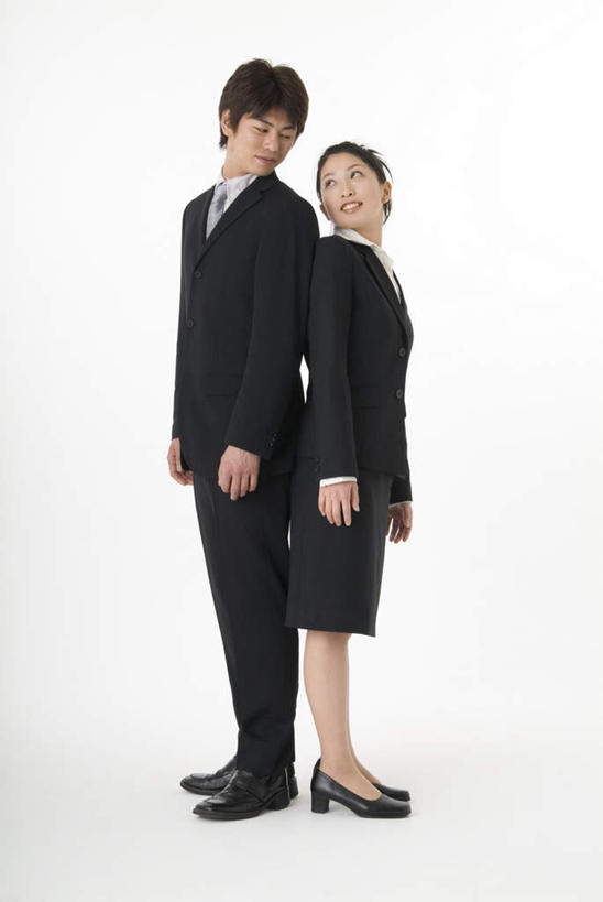 东方人,两个人,伙伴,朋友,商务人士,商务男性,商务女性,站,笑,微笑,竖图,室内,白天,白色背景,侧面,衬衫,爱情,友谊,安全,合作,团队,亚洲,阴影,套装,光线,影子,领带,浪漫,依靠,注视,黄种人,观察,看,倚靠,站着,背靠背,温暖,温馨,恩爱,战略,背对背,恋人,摄影,影棚,观看,和睦,察看,象征,庄重,关注,商务装,身份,工薪阶层,联合,合谋,正式,地位,配合,协作,信任,男人,男性,年轻男性,年轻女性,女人,女性,亚洲人,情侣,白领,上班族,站立,彩图,全身,影棚拍摄,衬衣,拍摄,伴侣,融洽