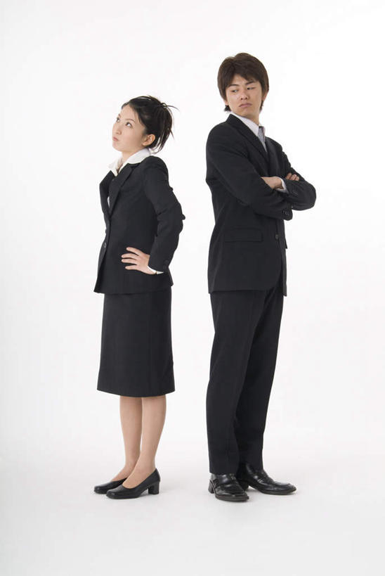 东方人,两个人,伙伴,朋友,商务人士,商务男性,商务女性,站,笑,双手交叉,微笑,竖图,室内,白天,白色背景,侧面,衬衫,爱情,友谊,安全,合作,团队,亚洲,阴影,套装,光线,影子,领带,浪漫,依靠,注视,黄种人,手叉腰,叉腰,观察,看,倚靠,站着,背靠背,温暖,温馨,恩爱,战略,背对背,恋人,摄影,影棚,观看,和睦,察看,双手抱胸,双手叉腰,象征,庄重,关注,商务装,身份,工薪阶层,联合,合谋,正式,地位,配合,协作,信任,男人,男性,年轻男性,年轻女性,女人,女性,亚洲人,情侣,白领,上班族,站立,彩图,全身,影棚拍摄,衬衣,拍摄,伴侣,融洽