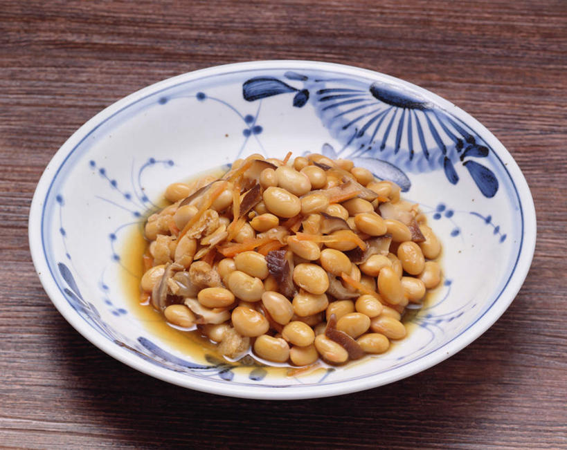 无人,横图,俯视,室内,特写,白天,植物,餐桌,桌子,豆,大豆,餐具,阴影,光线,影子,陶瓷,豆类,豆子,毛豆,肉,陶瓷制品,肉类,容器,碗,摄影,影棚,餐台,储藏,储存,肉食,豆科,枝豆,进餐用具,烹调用具,黄豆,彩图,高角度拍摄,影棚拍摄,拍摄,贮存