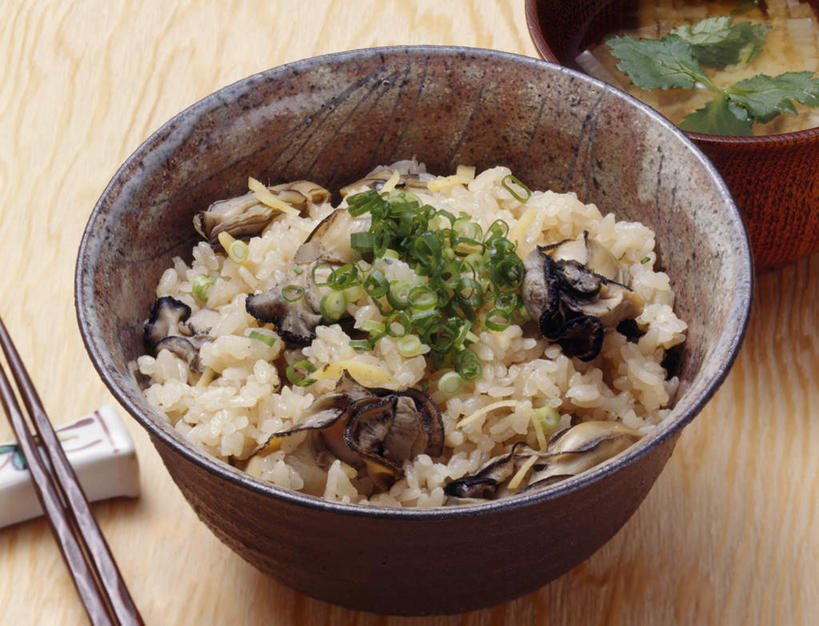 海鲜,米饭,无人,横图,俯视,室内,特写,白天,烹饪,筷子,蔬菜,餐具,阴影,新鲜,光线,影子,陶瓷,葱,青葱,日本料理,料理,食品,陶瓷制品,牡蛎,饭,文化,传统,水产,葱末,菜肴,美食,海洋生物,食物,容器,碗,日式料理,日式,摄影,佳肴,有机食品,绿色食品,影棚,储藏,礼节,生蚝,五谷,储存,水生动物,海产品,礼仪,水生物,海底动物,进餐用具,烹调用具,彩图,高角度拍摄,影棚拍摄,拍摄,贮存