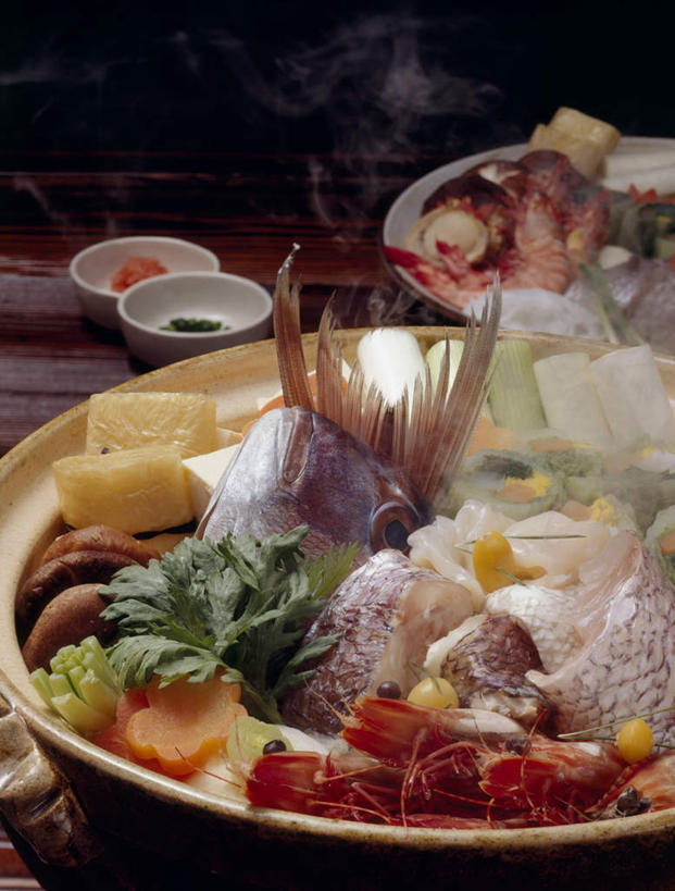 海鲜,无人,竖图,俯视,室内,特写,白天,烹饪,雾,桌面,桌子,蔬菜,餐具,阴影,沸腾,新鲜,光线,木制,蒸汽,砂锅,影子,菌菇,蘑菇,明虾,肉,鱼肉,日本料理,料理,食品,水蒸气,菌类,火锅,水产,沙锅,菜肴,美食,肉类,海洋生物,食物,木制品,日式料理,日式,食用菌,佳肴,有机食品,绿色食品,水生动物,海产品,水生物,肉食,海底动物,蒸发,暖锅,进餐用具,烹调用具,彩图,高角度拍摄