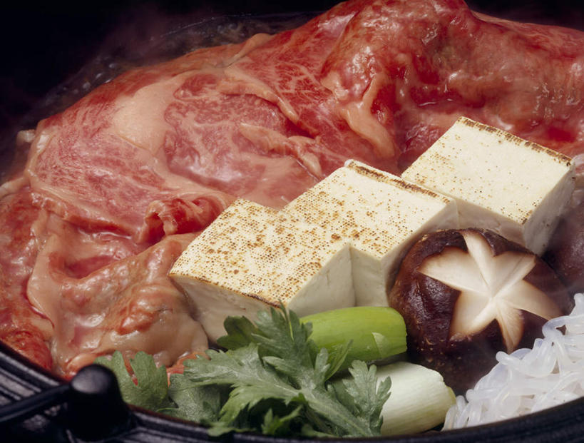 面食,面条,豆腐,无人,横图,俯视,室内,特写,白天,烹饪,桌面,桌子,蔬菜,洋葱,餐具,厨具,金属制品,切片,阴影,新鲜,光线,金属,木制,锅子,影子,面,肉,日本料理,牛肉,料理,食品,切块,锅,火锅,菜肴,美食,肉类,食物,木制品,日式料理,日式,佳肴,有机食品,绿色食品,锅具,豆制品,肉食,烹饪用具,暖锅,进餐用具,烹调用具,圆葱,洋葱头,球葱,烹调,彩图,高角度拍摄
