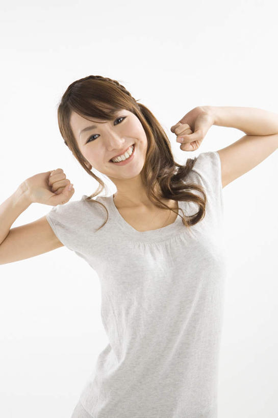 东方人,一个人,站,伸展双臂,竖图,室内,白天,白色背景,正面,亚洲,仅一个年轻女性,仅一个女性,仅一个人,注视,黄种人,观察,看,站着,日本人,摄影,影棚,观看,察看,关注,年轻女性,女人,女性,亚洲人,敞开双臂,伸开双臂,展开双肩,站立,张开手臂,张开双臂,半身,彩图,影棚拍摄,拍摄