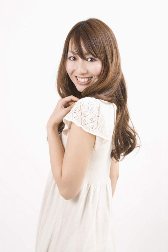 东方人,一个人,站,笑,微笑,露齿笑,竖图,室内,白天,白色背景,侧面,亚洲,仅一个年轻女性,仅一个女性,仅一个人,扭头,注视,休闲装,黄种人,观察,看,站着,转头,休闲,日本人,休闲服,摄影,影棚,观看,察看,关注,年轻女性,女人,女性,亚洲人,站立,半身,彩图,影棚拍摄,拍摄