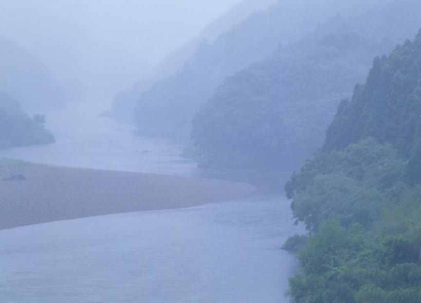 无人,横图,俯视,航拍,室外,白天,旅游,度假,河流,美景,森林,树林,水,雨,植物,雾,日本,亚洲,朦胧,模糊,河水,景观,水流,娱乐,树,树木,绿色,自然,享受,休闲,景色,放松,生长,成长,细雨,迷雾,鸟瞰,自然风光,东亚,本州,本州岛,日本国,宫城,宫城县,东北地方,大雾,小雨,彩图,高角度拍摄