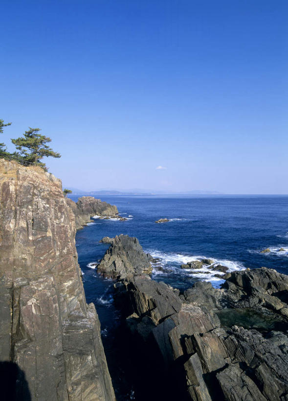 无人,竖图,室外,白天,正面,旅游,度假,海浪,海洋,石头,美景,日本,亚洲,石子,景观,浪花,水平线,辽阔,海平线,娱乐,蓝色,蓝天,天空,自然,海水,天,享受,休闲,广阔,景色,放松,晴朗,一望无际,自然风光,海景,东亚,本州,万里无云,本州岛,日本国,宫城,宫城县,东北地方,无边无际,一马平川,大海,风浪,海,海水的波动,近岸浪,石块,岩石,涌浪,晴空,晴空万里,彩图,水天相接,水天一线