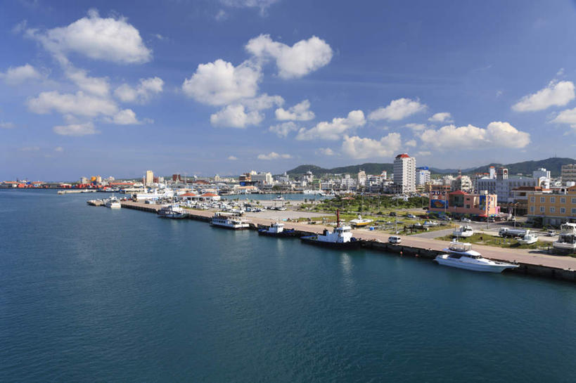 无人,码头,横图,室外,白天,正面,度假,海浪,海洋,美景,城市风光,城市,港口,船,日本,亚洲,景观,浪花,云,云朵,云彩,娱乐,冲绳,游轮,蓝色,白云,蓝天,天空,海水,交通工具,天,享受,休闲,景色,放松,冲绳县,海景,东亚,琉球群岛,日本国,九州地方,大海,风浪,海,海水的波动,近岸浪,涌浪,彩图,摆渡口,埠头,渡口,渡头,港湾,海港,货运码头,口岸,商港