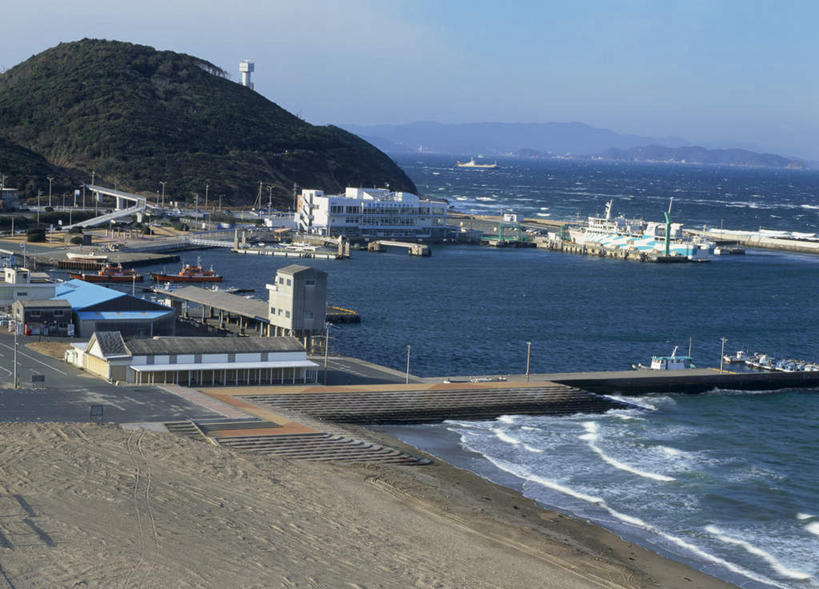 无人,码头,横图,俯视,室外,白天,度假,海浪,海洋,美景,山,城市风光,城市,港口,船,爱知县,日本,亚洲,景观,浪花,山峰,云,云朵,山峦,云彩,娱乐,蓝色,白云,蓝天,天空,海水,交通工具,天,享受,休闲,景色,放松,海景,东亚,本州,本州岛,日本国,中部地方,爱知,大海,风浪,海,海水的波动,近岸浪,涌浪,彩图,高角度拍摄,摆渡口,埠头,渡口,渡头,港湾,海港,货运码头,口岸,商港