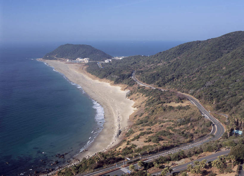 无人,横图,俯视,航拍,室外,白天,旅游,度假,海浪,海洋,沙滩,山,道路,路,公路,爱知县,日本,亚洲,沙子,海岸,浪花,山峰,水平线,辽阔,交通,海平线,沙地,山峦,娱乐,蓝色,蓝天,天空,海水,天,享受,休闲,广阔,放松,一望无际,鸟瞰,海景,东亚,本州,本州岛,日本国,中部地方,爱知,无边无际,一马平川,大海,风浪,海,海水的波动,海滩,近岸浪,涌浪,马路,彩图,高角度拍摄,水天相接,水天一线