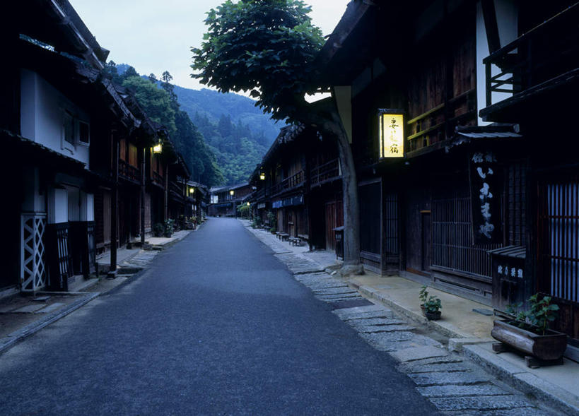 无人,家,横图,室外,白天,正面,度假,美景,植物,城市风光,城市,道路,路,路灯,长野县,日本,亚洲,房屋,屋子,景观,小路,灯光,交通,娱乐,楼房,住宅,灯,树,树木,绿色,自然,享受,休闲,景色,放松,生长,成长,照明设备,东亚,本州,本州岛,日本国,中部地方,长野,彩图,房子