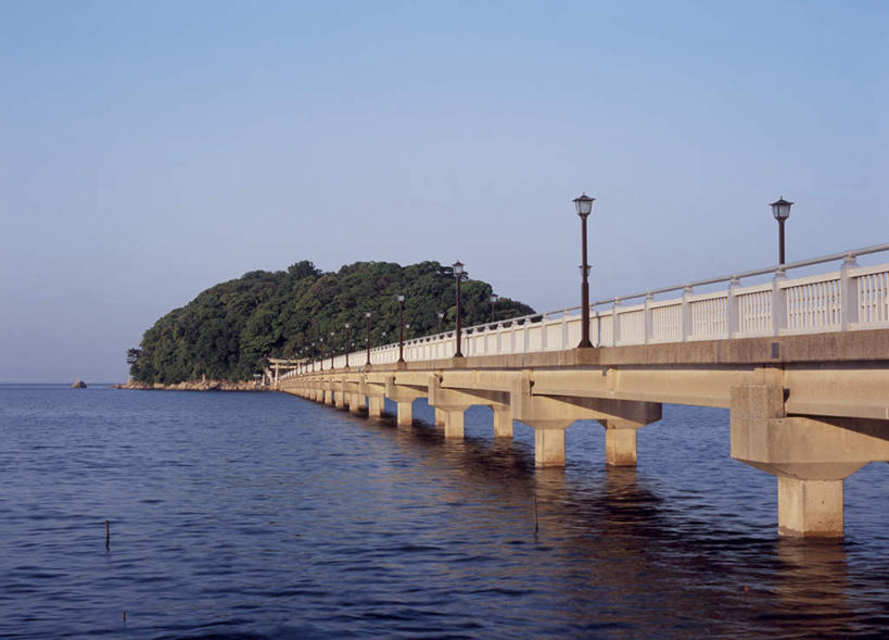 无人,横图,室外,白天,正面,旅游,度假,海浪,海洋,石头,美景,植物,路灯,爱知县,日本,亚洲,石子,景观,浪花,桥,灯光,娱乐,石桥,拱桥,栈桥,灯,树,树木,蓝色,绿色,蓝天,天空,自然,海水,天,享受,休闲,景色,放松,拱形,生长,成长,人行桥,石拱桥,照明设备,自然风光,海景,东亚,本州,本州岛,日本国,中部地方,爱知,大海,风浪,海,海水的波动,近岸浪,石块,涌浪,彩图