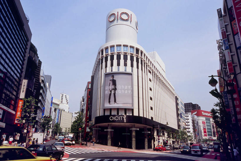 无人,商店,横图,室外,白天,仰视,度假,显示器,美景,城市风光,城市,道路,路,人行横道,公路,汽车,东京,日本,亚洲,屏幕,景观,交通,娱乐,显示屏,车,蓝色,蓝天,天空,交通工具,轿车,天,享受,休闲,景色,放松,金融,百货,人行横道线,贸易,输出设备,东亚,本州,关东地方,本州岛,日本国,东京都,斑马线,马路,彩图,低角度拍摄,店铺,杂货店,杂货铺