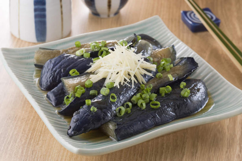 无人,横图,俯视,室内,特写,白天,烹饪,筷子,茄子,蔬菜,餐具,一堆,许多,堆叠,堆积,新鲜,碟子,盘,葱,青葱,日本料理,料理,食品,文化,传统,葱末,菜肴,美食,食物,盘子,碟,日式料理,日式,摄影,佳肴,有机食品,绿色食品,影棚,堆,礼节,礼仪,进餐用具,落苏,酪酥,昆仑瓜,矮瓜,彩图,高角度拍摄,影棚拍摄,拍摄