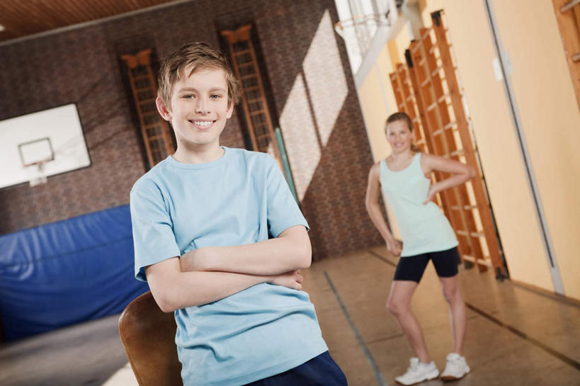 西方人,儿童,两个人,伙伴,朋友,站,笑,双手交叉,微笑,露齿笑,横图,室内,白天,正面,运动服,锻炼,友谊,纯洁,运动,鞍马,欧洲,欧洲人,服装,朦胧,模糊,体操,毯子,注视,手叉腰,小孩,衣服,垫子,叉腰,观察,看,站着,同学,活力,可爱,童年,童趣,服饰,观看,察看,双手抱胸,优美,双手叉腰,衣着,校友,穿着,关注,童真,烂漫,无邪,同窗,学友,衣饰,鞍马运动,海绵垫,体操垫,体育,天真,友情,男孩,男人,男性,女孩,女人,女性,白种人,站立,半身,彩图,健身,男生,女生,运动装