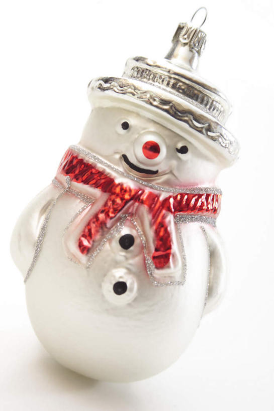 无人,竖图,俯视,室内,特写,白天,白色背景,游戏,雪,大雪,静物,玩具,圣诞节,节日,庆祝,装饰,积雪,雪景,雪人,冬季,冬天,玩,文化,娱乐,一个,围巾,庆典,休闲,温暖,寒冷,益智,摄影,影棚,单个,围脖,活动,纪念,保暖,华丽,修饰,点缀,御寒,发泄,消遣,智力,宣泄,衬托,美观,雅致,雅观,严寒,玩耍,嬉戏,彩图,高角度拍摄,影棚拍摄,拍摄,拟人