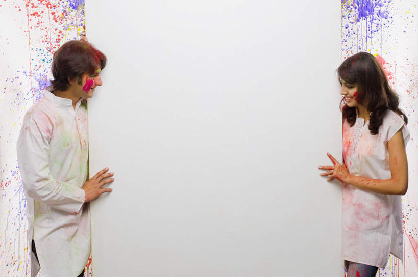 东方人,两个人,家庭,夫妻,站,笑,微笑,露齿笑,横图,室内,白天,侧面,抽象,裙子,爱情,旅游,度假,绘画,亚洲,连衣裙,艺术,彩绘,图案,墙,艺术品,古典,浪漫,拿,拿着,注视,文化,娱乐,墙壁,墙面,白板,工艺品,观察,看,品味,站着,享受,休闲,概念,温暖,温馨,一家人,恩爱,放松,恋人,观看,美术,和睦,察看,高雅,关注,记录板,记事板,美学,图文,男人,男性,年轻男性,年轻女性,女人,女性,亚洲人,印度人,情侣,玩耍,站立,半身,彩图,化装,涂鸦,伴侣,融洽