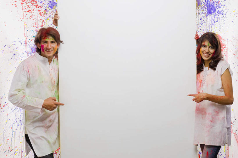 东方人,两个人,家庭,夫妻,站,笑,微笑,露齿笑,横图,室内,白天,正面,抽象,裙子,爱情,旅游,度假,绘画,亚洲,指,连衣裙,艺术,彩绘,图案,墙,艺术品,古典,浪漫,拿,拿着,注视,指点,文化,娱乐,墙壁,墙面,白板,工艺品,观察,看,品味,站着,享受,休闲,概念,温暖,温馨,一家人,恩爱,放松,恋人,观看,美术,和睦,察看,高雅,指向,关注,记录板,记事板,美学,图文,男人,男性,年轻男性,年轻女性,女人,女性,亚洲人,印度人,情侣,玩耍,站立,半身,彩图,化装,涂鸦,伴侣,融洽