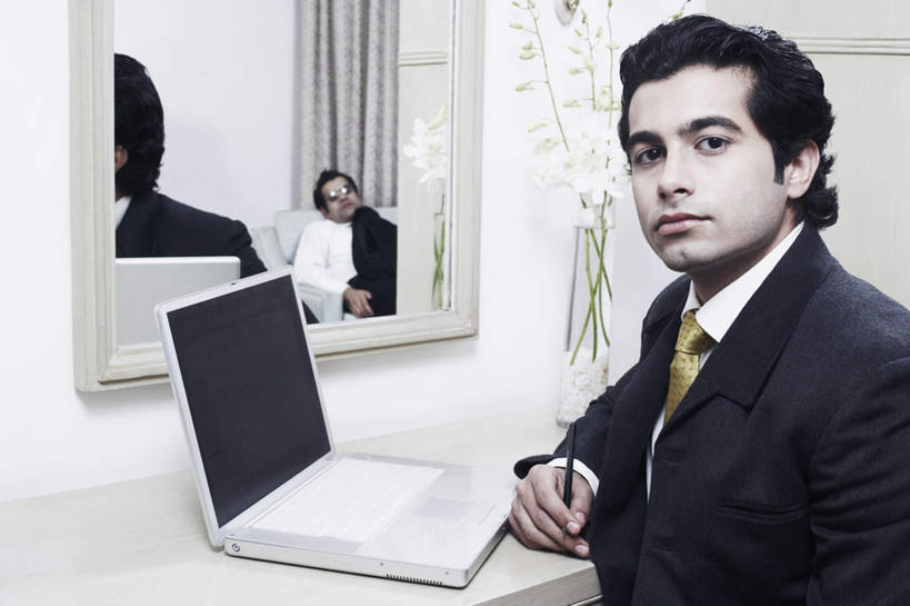 两个人,同事,坐,躺,睡,横图,室内,白天,侧面,衬衫,西装,成功,合作,团队,集体,信心,职员,电脑,笔记本电脑,镜子,沙发,桌子,花瓶,亚洲,撑,握,套装,正装,朦胧,模糊,盛开,网络,墨镜,眼镜,领带,拿,花蕾,拿着,注视,职业装,通讯设备,队伍,花,花瓣,花朵,鲜花,太阳镜,太阳眼镜,花苞,花蕊,观察,看,遮阳镜,握着,观看,镜像,察看,无线,领导,撑着,镜面,成就,关注,通信设备,无线网络,合伙,领袖,布艺沙发,无线上网,便携式电脑,卧着,手提电脑,男人,男性,年轻男性,亚洲人,印度人,白领,商人,上班族,困,困觉,寝息,睡觉,躺着,卧,坐着,半身,彩图,衬衣,白领阶层,办公室职员