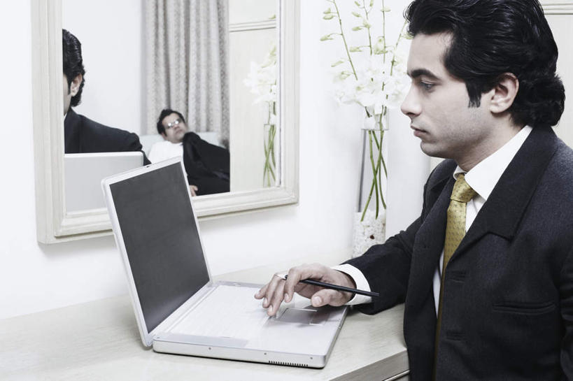 两个人,同事,坐,躺,睡,横图,室内,白天,侧面,衬衫,西装,成功,合作,团队,集体,信心,职员,电脑,笔记本电脑,镜子,沙发,桌子,花瓶,亚洲,撑,敲打,握,套装,正装,朦胧,模糊,盛开,网络,墨镜,眼镜,领带,拿,花蕾,拿着,注视,职业装,输入,通讯设备,队伍,花,花瓣,花朵,鲜花,太阳镜,太阳眼镜,花苞,花蕊,打字,观察,看,遮阳镜,握着,观看,点击,敲击,镜像,察看,无线,领导,撑着,镜面,成就,关注,通信设备,无线网络,合伙,领袖,布艺沙发,无线上网,便携式电脑,卧着,按键,手提电脑,男人,男性,年轻男性,亚洲人,印度人,白领,商人,上班族,困,困觉,寝息,睡觉,躺着,卧,坐着,半身,彩图,衬衣,白领阶层,办公室职员