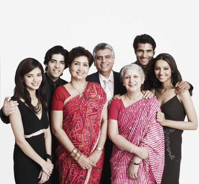 老年人,母亲,父亲,女儿,祖母,祖父,三代同堂,商务人士,商务男性,站,抱,笑,微笑,露齿笑,横图,室内,白天,白色背景,正面,民族服装,衬衫,项链,亚洲,套装,许多人,注视,祖孙三代,手链,观察,看,站着,一群人,温暖,温馨,父女,母女,父爱,母爱,摄影,服饰,影棚,奶奶,爷爷,抱着,观看,飘逸,祖孙,和睦,察看,搂着,庄重,关注,追求,商务装,工薪阶层,外婆,外孙女,外祖母,外公,外祖父,外孙,纱丽,外孙子,雅致,纱丽服,清婉,妍丽,老年男性,老年女性,男人,男性,年轻男性,年轻女性,女人,女性,亚洲人,印度人,年轻人,全家福,孙女,孙子,白领,上班族,搂,搂抱,站立,半身,彩图,影棚拍摄,衬衣,传统服装,民俗服,拍摄,融洽,男生,女生,爸爸,多代同堂,妈妈,奢华