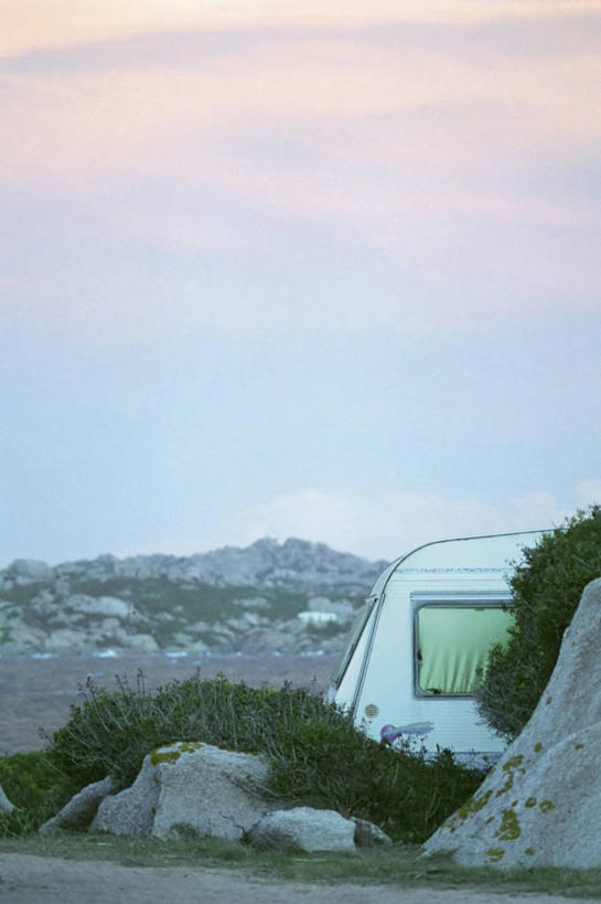 无人,竖图,室外,白天,正面,旅游,度假,草地,石头,美景,日落,植物,德国,欧洲,阴影,光线,石子,影子,景观,晚霞,霞光,落日,娱乐,车,草,绿色,阳光,自然,黄昏,交通工具,享受,休闲,景色,彩霞,放松,西欧,自然风光,载具,露营,丢弃,野营,房车,抛弃,德意志联邦共和国,宿营,遗弃,夕照,薄暮,摈弃,扔掉,扔弃,甩掉,扬弃,露营车,石块,岩石,夕阳,彩图,傍晚,斜阳