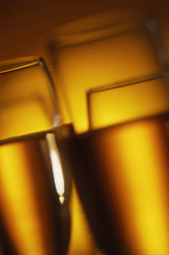 葡萄酒,无人,竖图,室内,特写,白天,正面,奢侈,快乐,幸福,杯子,玻璃,阴影,朦胧,模糊,反射,高脚杯,影子,三杯,辉煌,浪漫,玻璃制品,酒,饮料,酒杯,香槟,温暖,橙色,诱惑,摄影,活泼,影棚,华丽,暖色,香槟杯,温情,气泡酒,起泡酒,汽酒,炽热,响亮,跃动,甜蜜,玻璃杯,彩图,影棚拍摄,高兴,欢笑,愉快,拍摄