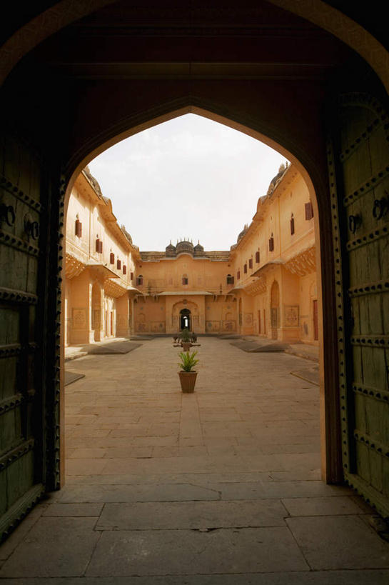 无人,竖图,室内,白天,正面,旅游,度假,名胜古迹,标志建筑,地标,建筑,印度,亚洲,遗迹,堡垒,城堡,拱门,建筑群,古迹,文物,娱乐,建设,古建筑,天空,天,享受,休闲,旅游胜地,放松,晴朗,要塞,南亚,古文明,万里无云,首府,拉贾斯坦邦,拉贾斯坦,印度共和国,老虎堡,红粉之城,斋普尔,设防,晴空,晴空万里,彩图,胜利之城